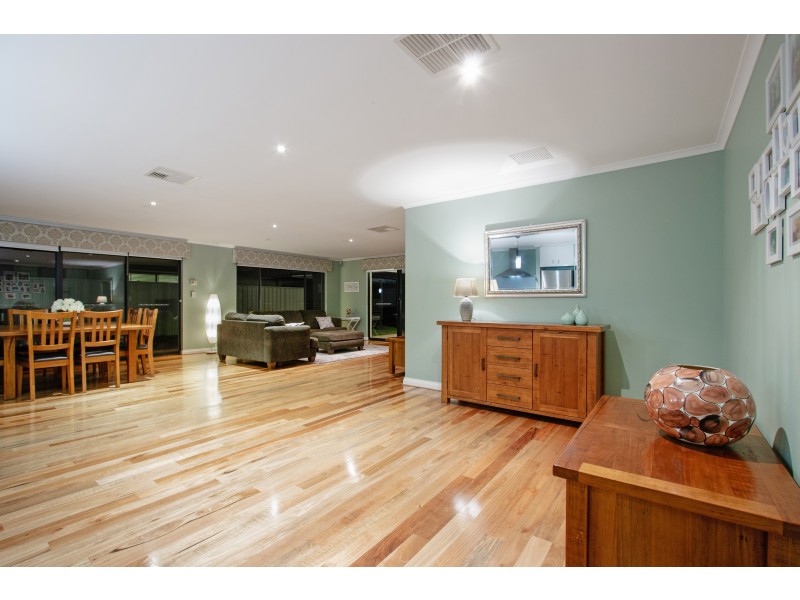 35 Bordeaux Parade, Piara Waters WA 6112