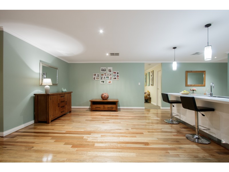 35 Bordeaux Parade, Piara Waters WA 6112