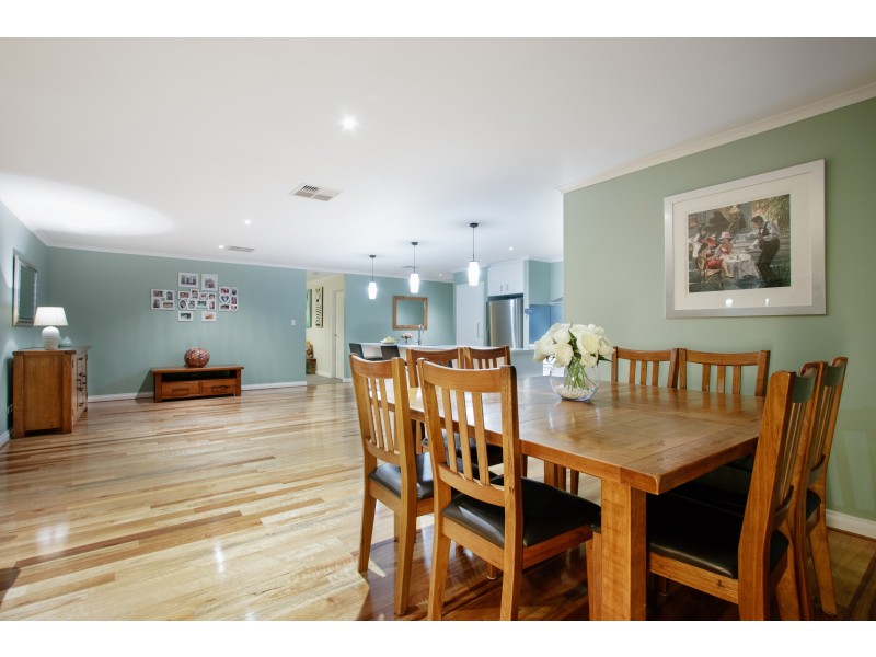 35 Bordeaux Parade, Piara Waters WA 6112