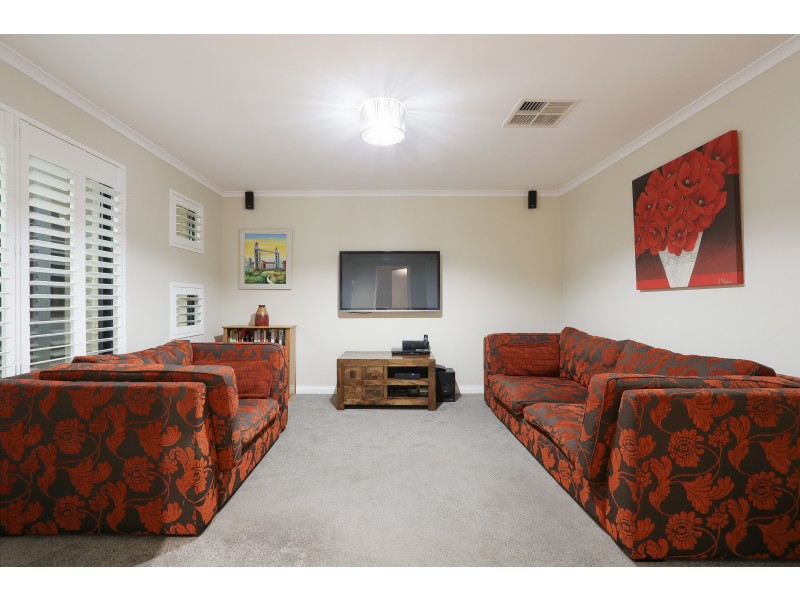 35 Bordeaux Parade, Piara Waters WA 6112