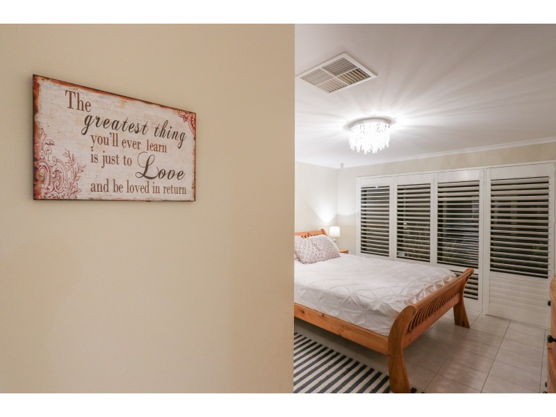 35 Bordeaux Parade, Piara Waters WA 6112