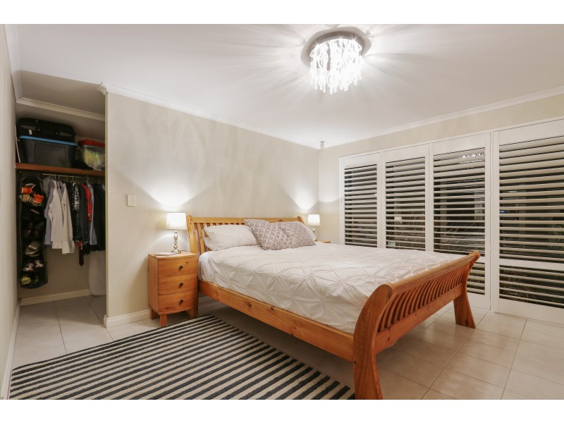 35 Bordeaux Parade, Piara Waters WA 6112