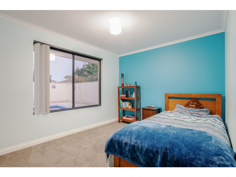 35 Bordeaux Parade, Piara Waters WA 6112