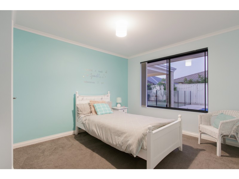 35 Bordeaux Parade, Piara Waters WA 6112