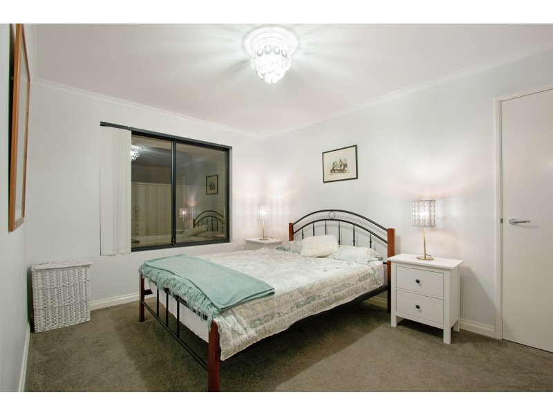 35 Bordeaux Parade, Piara Waters WA 6112