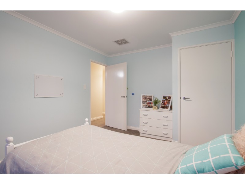 35 Bordeaux Parade, Piara Waters WA 6112