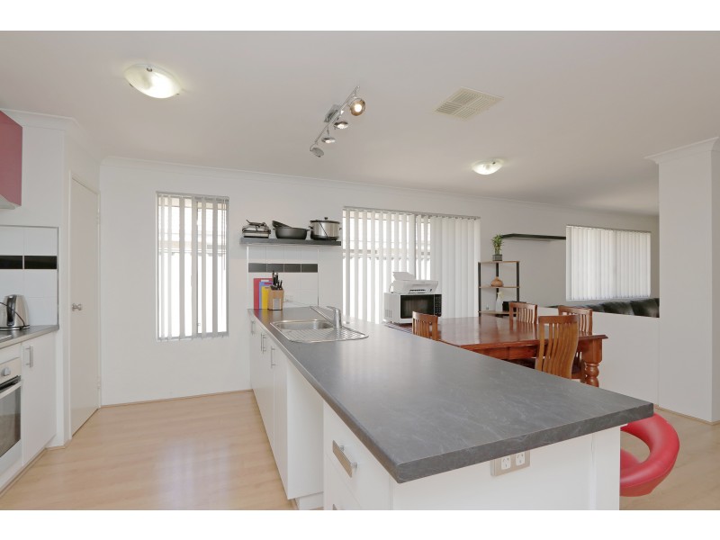 14 Padua Road, Piara Waters WA 6112