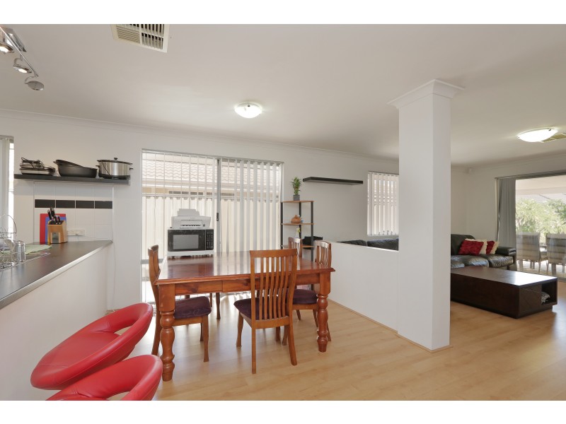 14 Padua Road, Piara Waters WA 6112