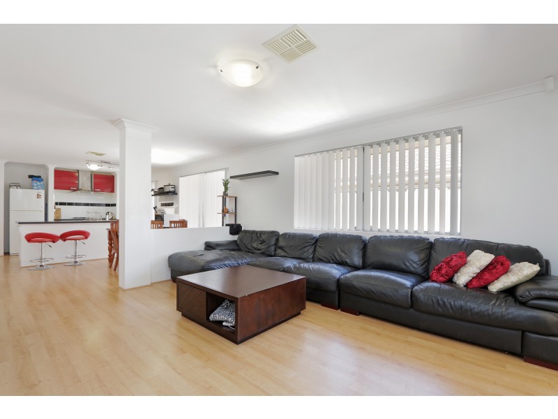 14 Padua Road, Piara Waters WA 6112