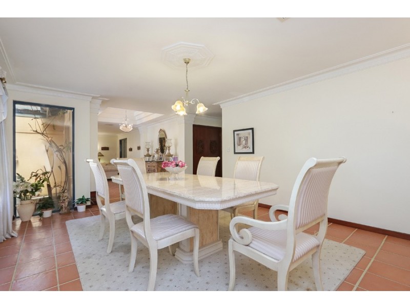 10 Westland Place, Waterford WA 6152