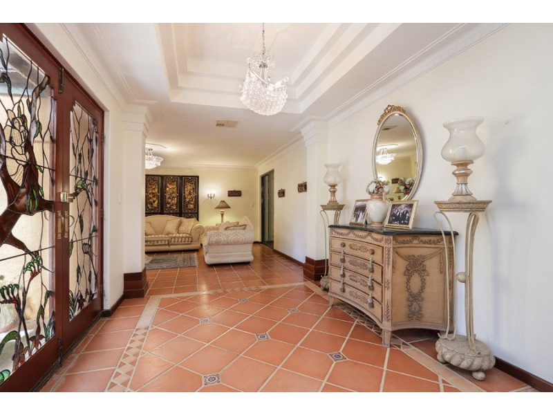 10 Westland Place, Waterford WA 6152