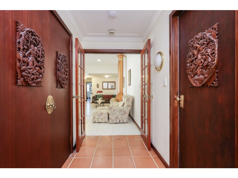 10 Westland Place, Waterford WA 6152