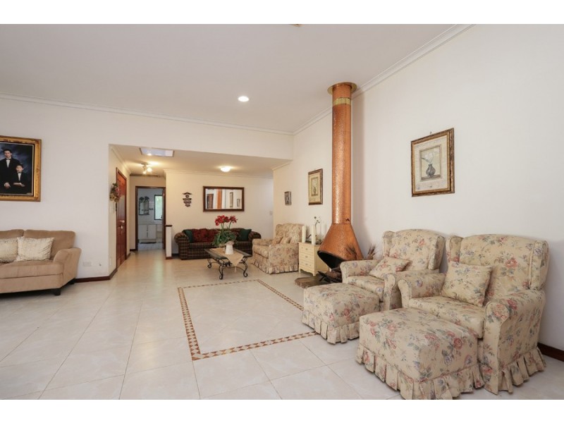 10 Westland Place, Waterford WA 6152