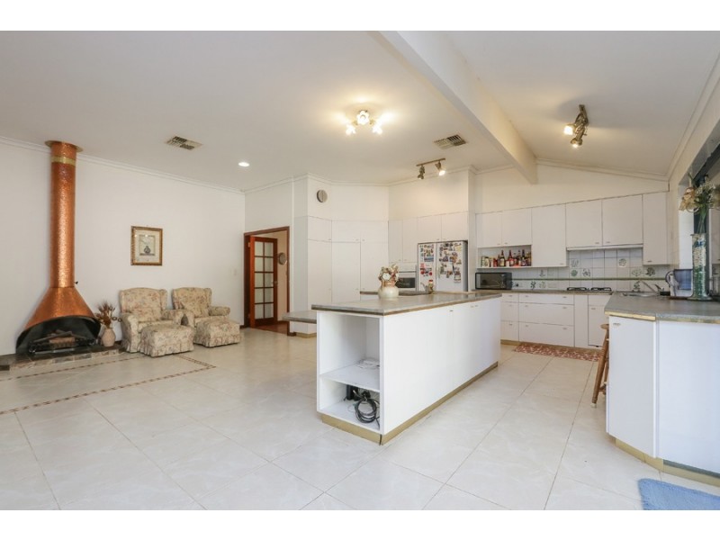 10 Westland Place, Waterford WA 6152