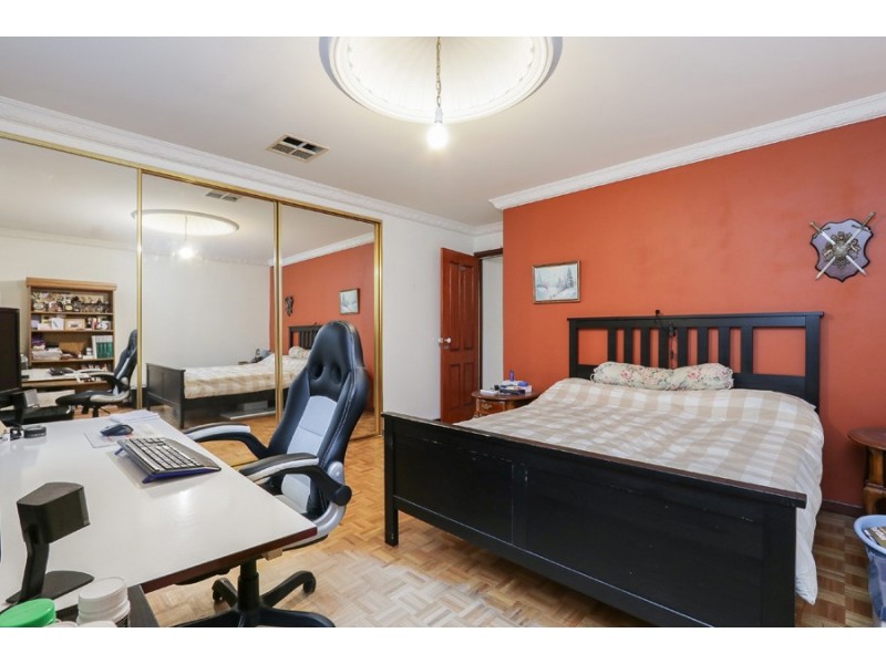 10 Westland Place, Waterford WA 6152