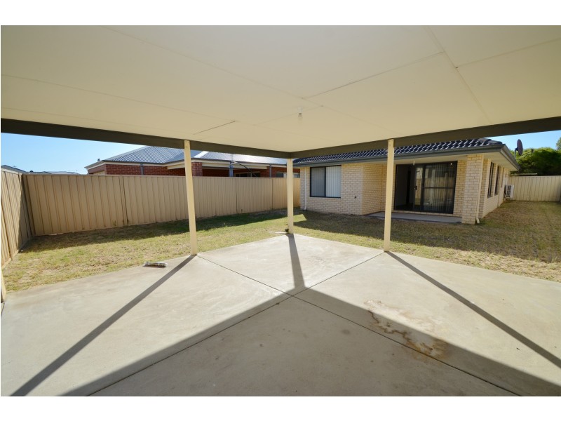 55 Southampton Drive, Piara Waters WA 6112