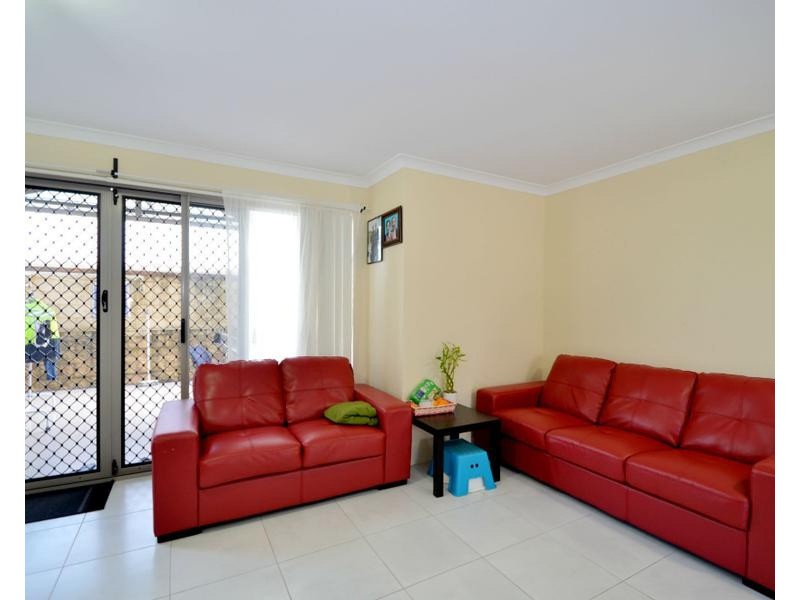 2/18 Panozza Circle, Maddington WA 6109