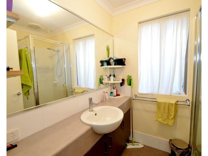 2/18 Panozza Circle, Maddington WA 6109