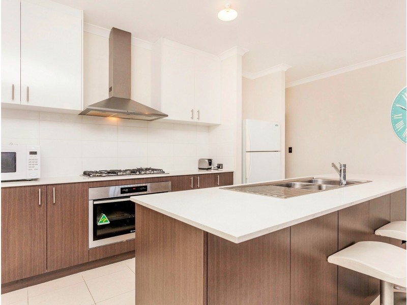 6 Farnese Way, Banksia Grove WA 6031