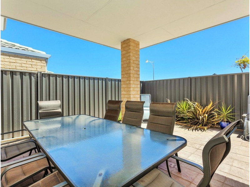 6 Farnese Way, Banksia Grove WA 6031