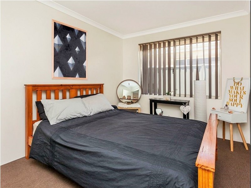 6 Farnese Way, Banksia Grove WA 6031