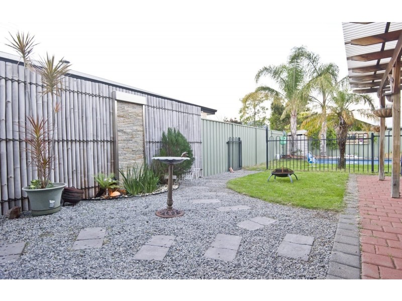 2 Loquat Way, Forrestfield WA 6058