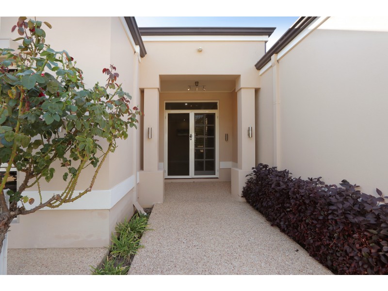 15 Waterfoot Loop, Canning Vale WA 6155
