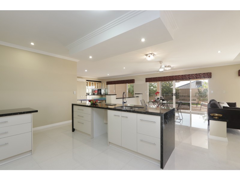 15 Waterfoot Loop, Canning Vale WA 6155