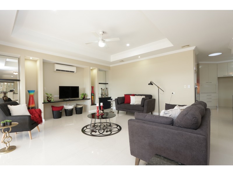 15 Waterfoot Loop, Canning Vale WA 6155