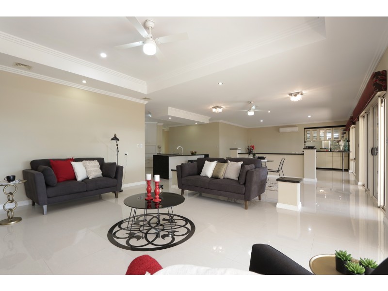 15 Waterfoot Loop, Canning Vale WA 6155