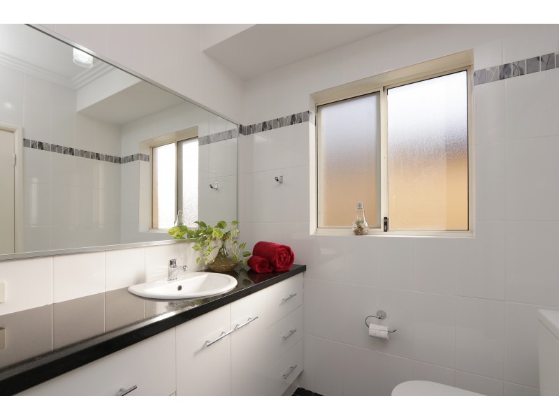15 Waterfoot Loop, Canning Vale WA 6155