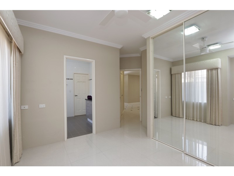15 Waterfoot Loop, Canning Vale WA 6155