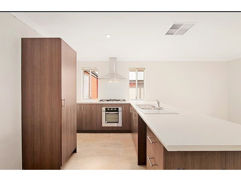 64 Chiltern Avenue, Brookdale WA 6112