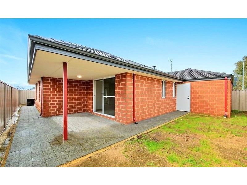64 Chiltern Avenue, Brookdale WA 6112