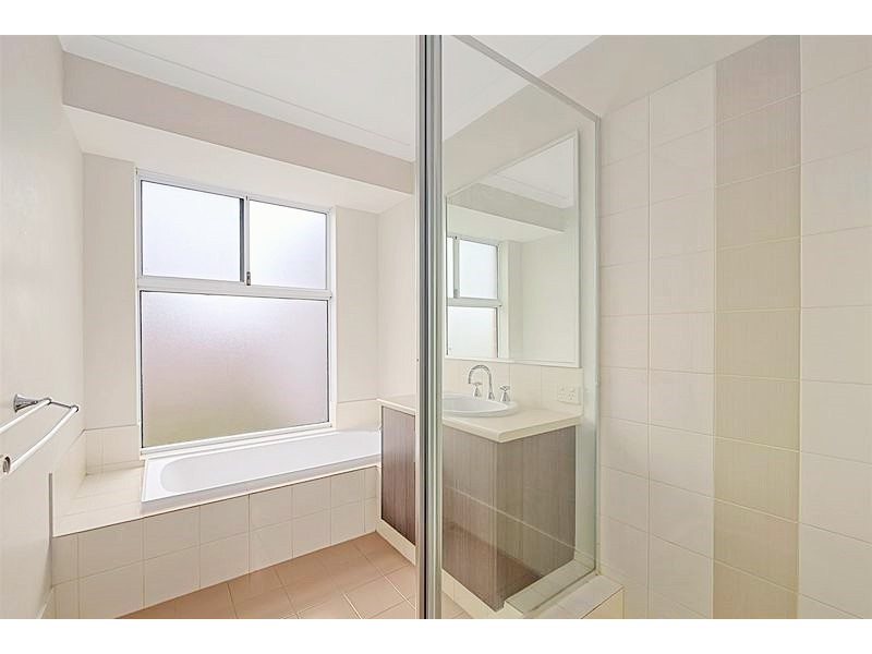 64 Chiltern Avenue, Brookdale WA 6112