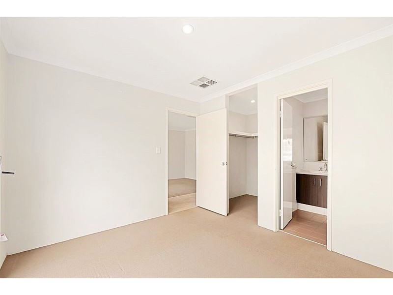 64 Chiltern Avenue, Brookdale WA 6112