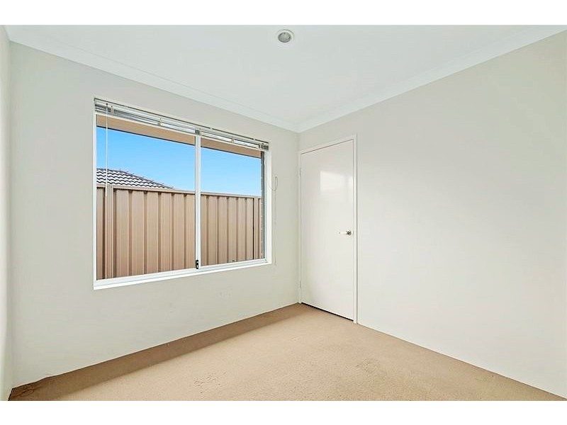 64 Chiltern Avenue, Brookdale WA 6112