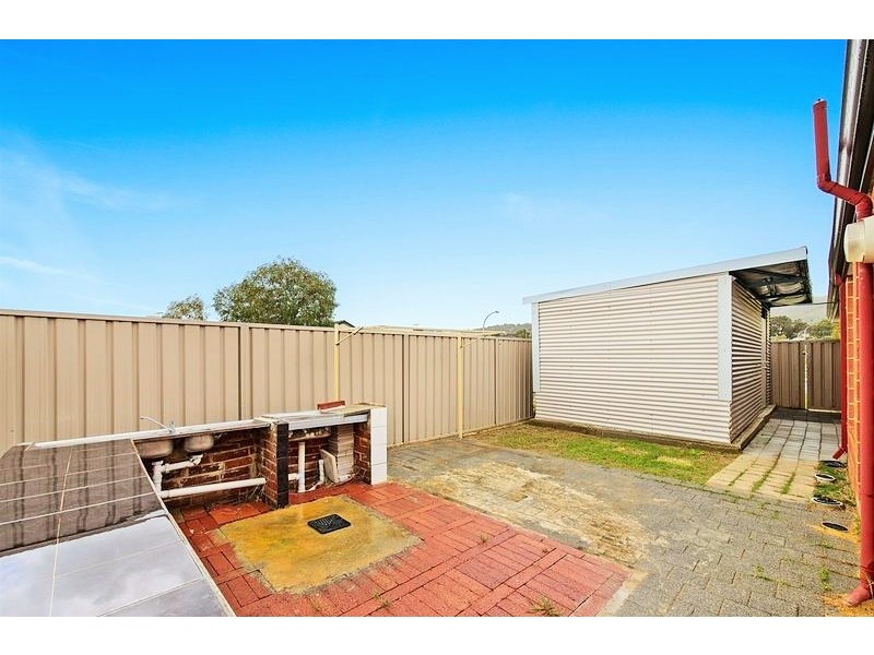 64 Chiltern Avenue, Brookdale WA 6112