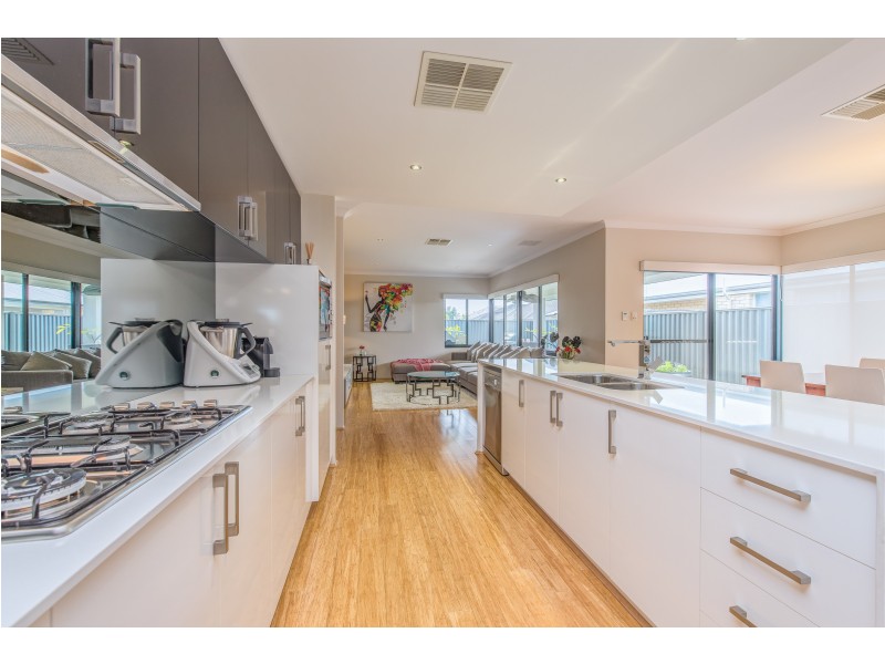 4 Newquay Street, Harrisdale WA 6112