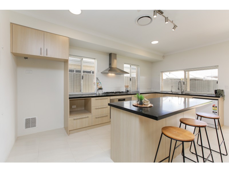 3 Wolfson Way, Piara Waters WA 6112