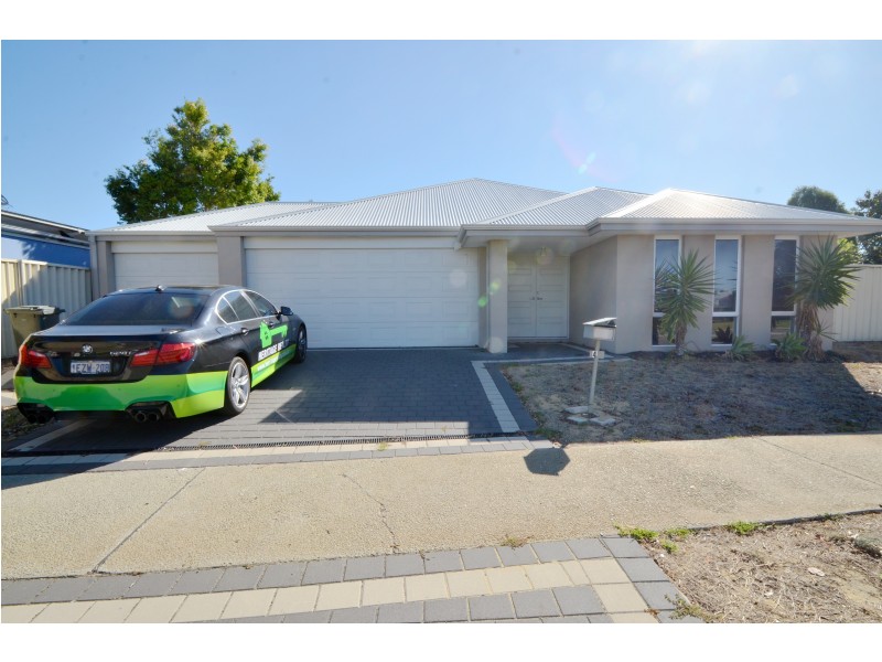 4 Ashendon Boulevard, Hammond Park WA 6164
