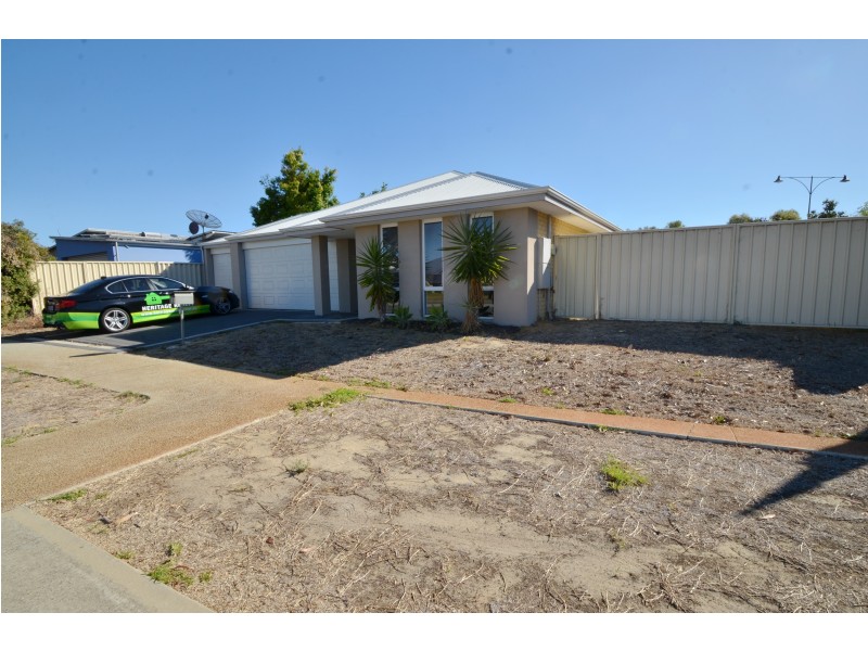 4 Ashendon Boulevard, Hammond Park WA 6164