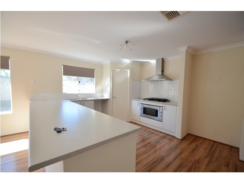 4 Ashendon Boulevard, Hammond Park WA 6164