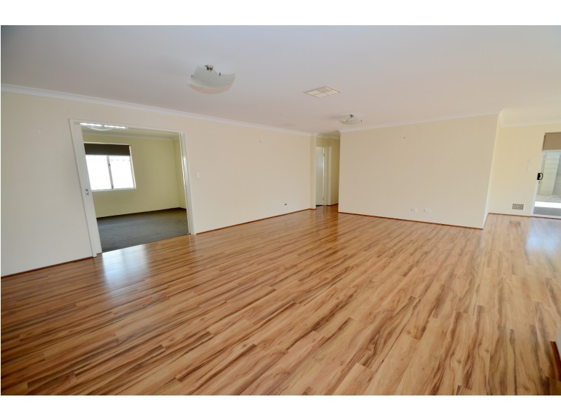 4 Ashendon Boulevard, Hammond Park WA 6164