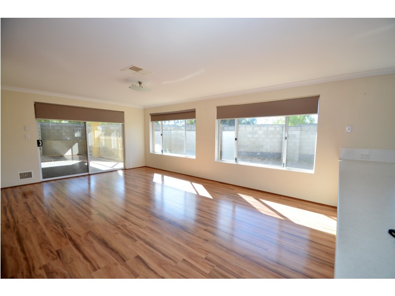 4 Ashendon Boulevard, Hammond Park WA 6164