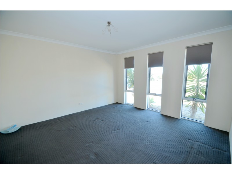 4 Ashendon Boulevard, Hammond Park WA 6164