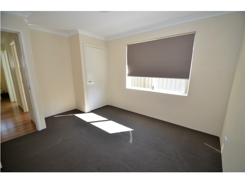 4 Ashendon Boulevard, Hammond Park WA 6164