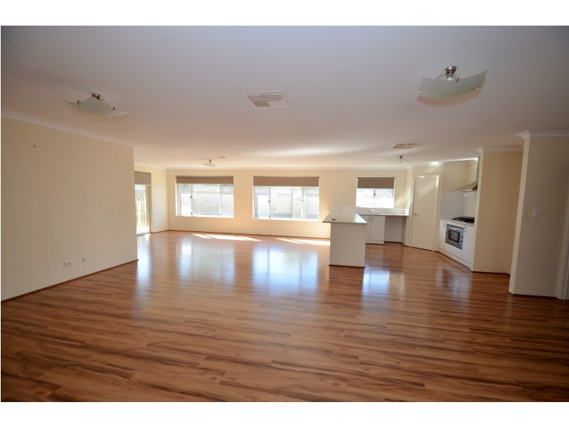 4 Ashendon Boulevard, Hammond Park WA 6164