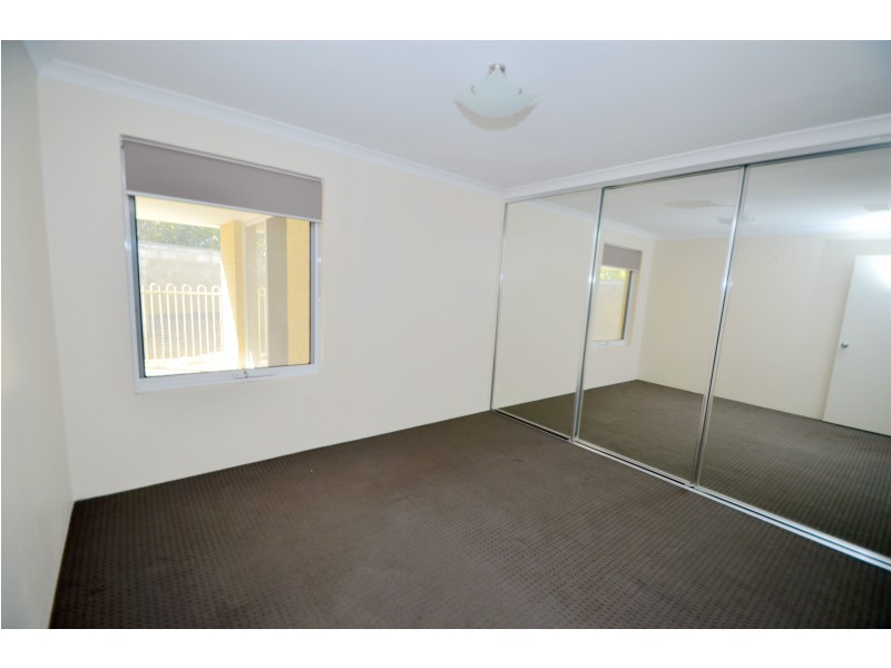 4 Ashendon Boulevard, Hammond Park WA 6164