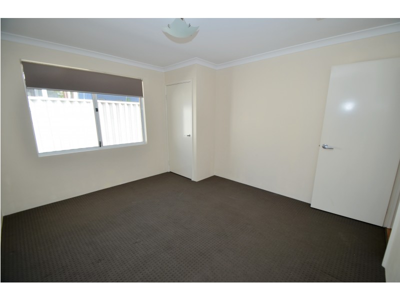 4 Ashendon Boulevard, Hammond Park WA 6164